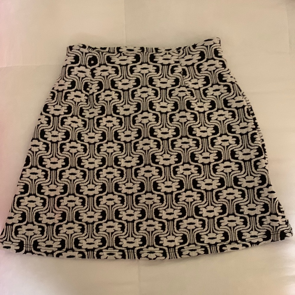 Stretchy black and white pattern pencil mini skirt